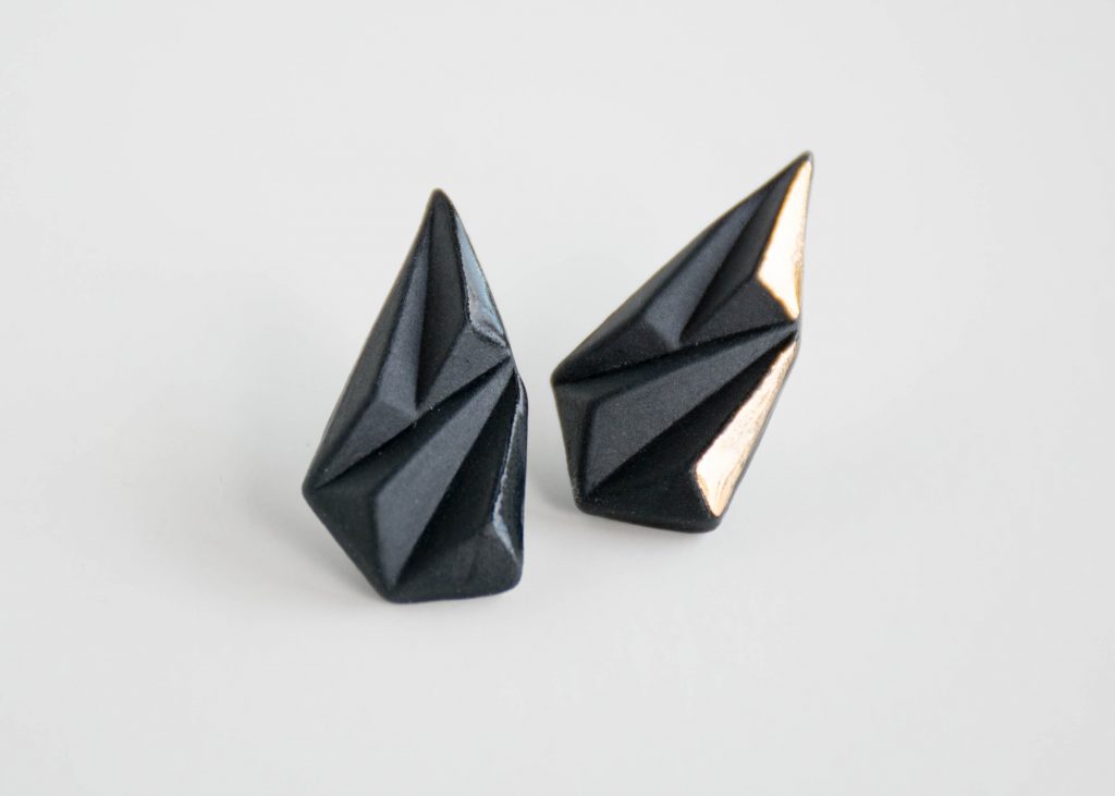 lg_crystal_earrings_blackGold