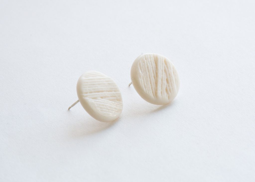 sm_string_circles_WHT_alt_5x7