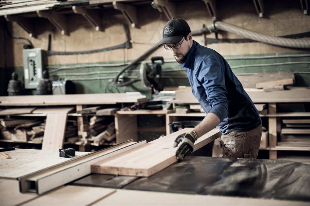 WS_Chris_Shop_CuttingFirLamOnTableSaw_PhotoCredit-BeckiPenham_BoldCreative_2017