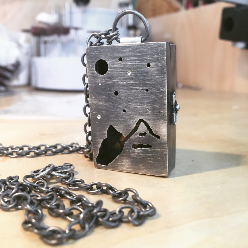 6937066A-AE74-4D6F-915D-7057A68962AA