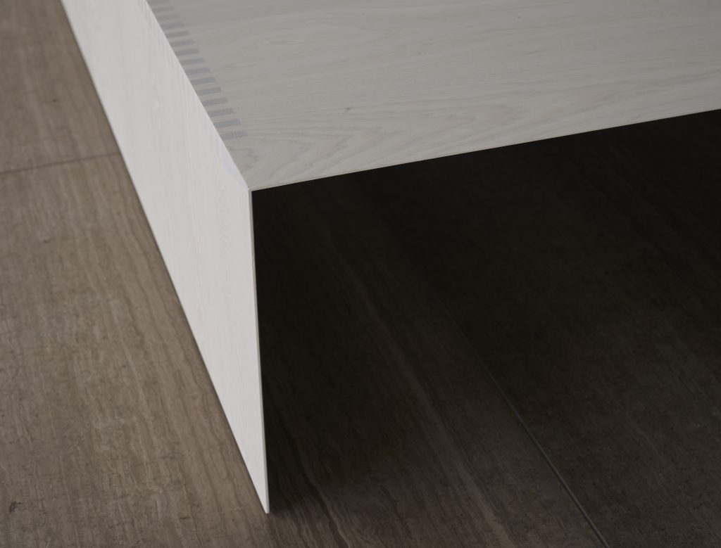 2018_03_07_TG_WhiteRazorBlade_25298